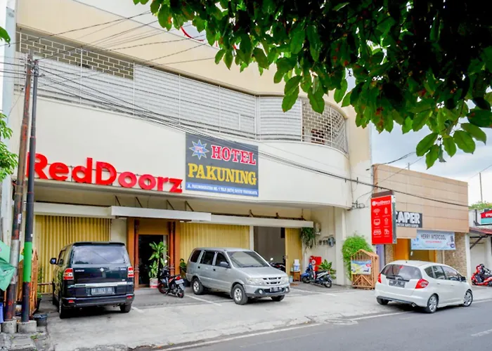 RedDoorz near Tugu Yogyakarta Hotel