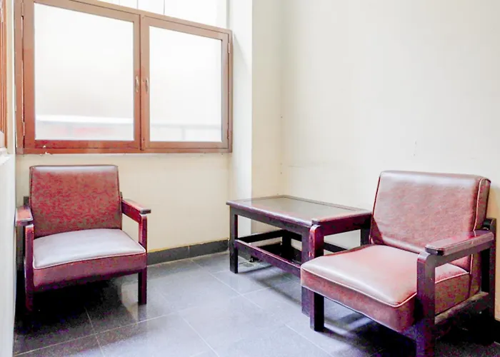 RedDoorz near Tugu Yogyakarta Hotel